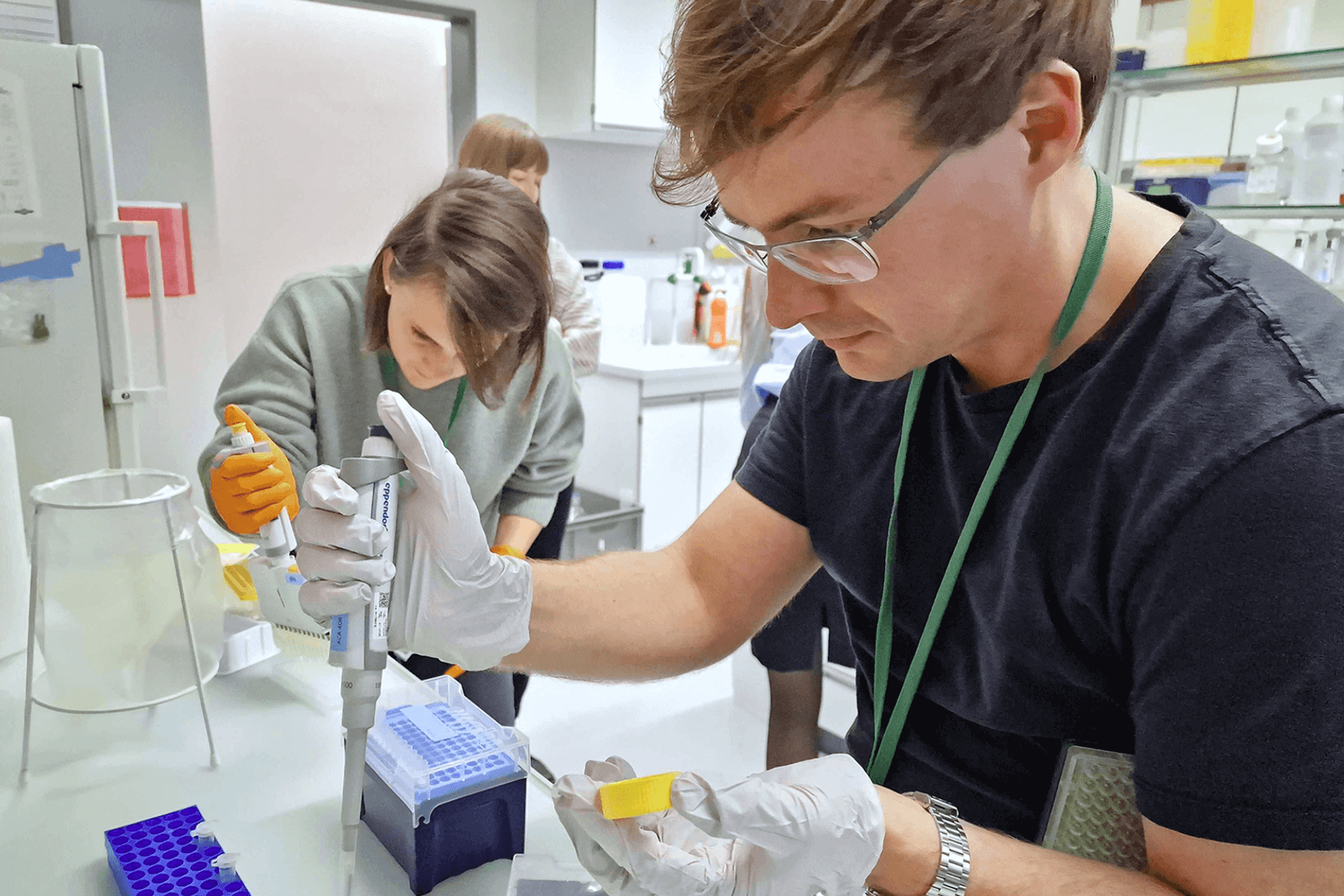 QNNECT custom software design for secure communication - with UX and User testing in mind, for a good interaction design for mobile users